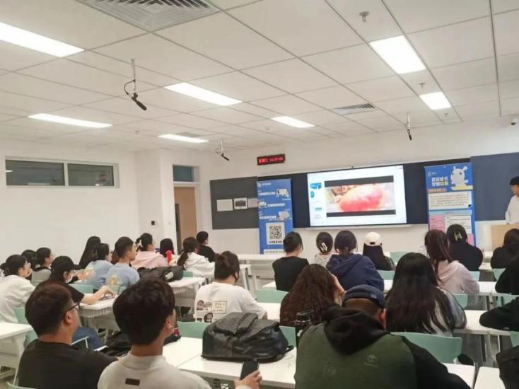 融匯中西，共創(chuàng)未來(lái) 青島黃海學(xué)院國(guó)際商學(xué)院的教育文化交流之路